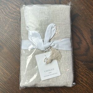 Serena & Lily Cavallo Linen Sheet Standard Pillowcases comes as a set of 2 NWT